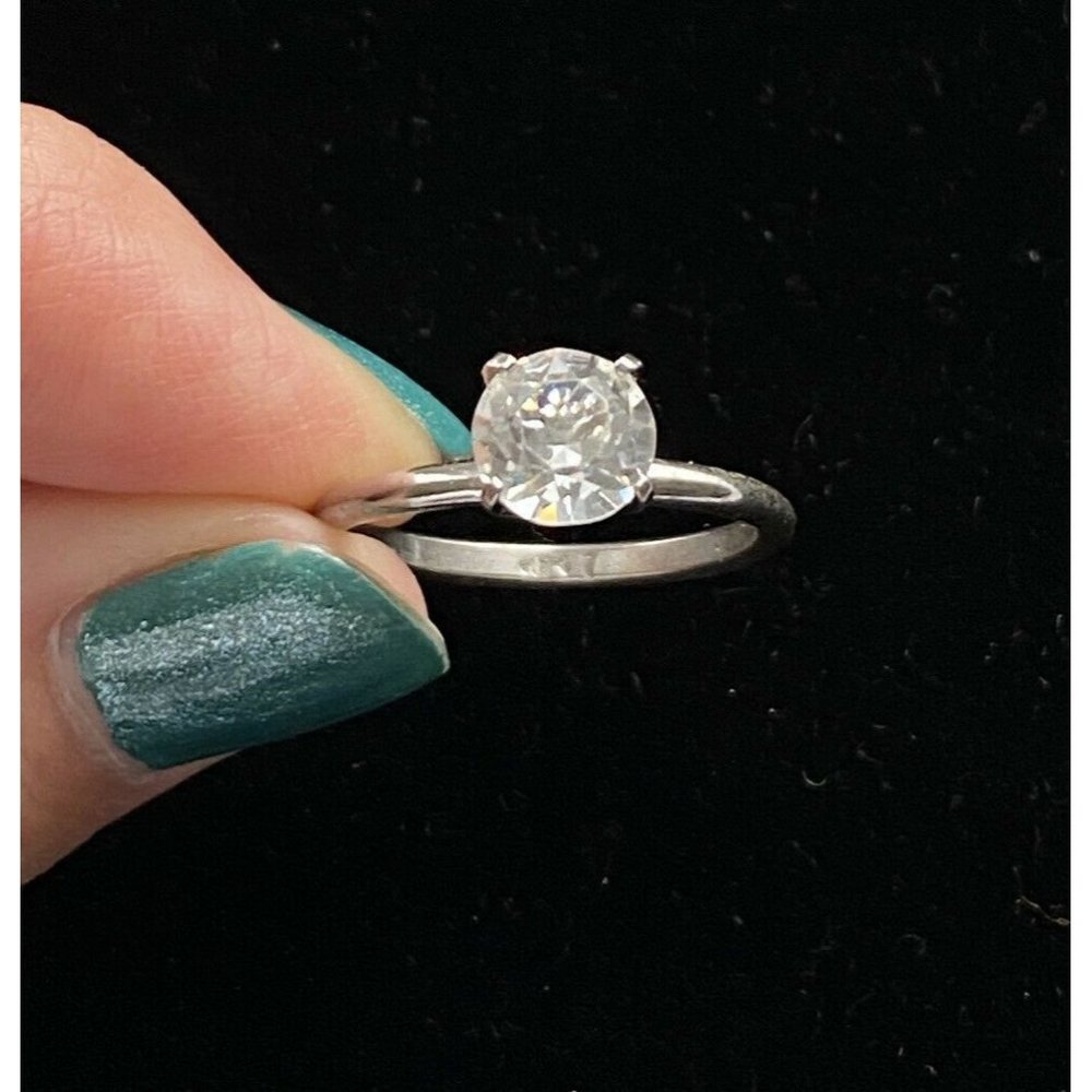 Pretty Quartz Or CZ Solitaire Brilliant Cut Silver Tone Ring Size 6.75 READ